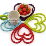 Deumei Eco-friendly Heart Shape Silicone Trivet Mat/Customized 3 Heart Silicone