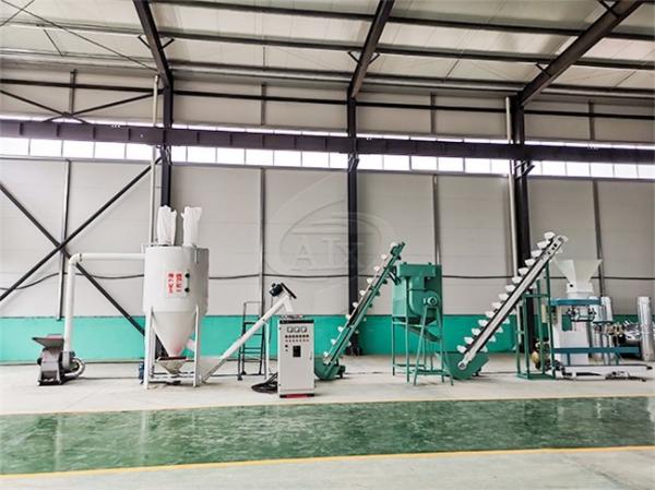 Small Scale Feed Pellet Production Line Easy Operation With Low Power Consumption